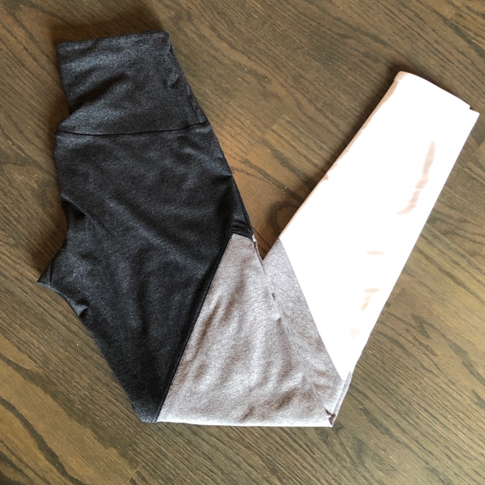Onzie Like New Women’s Leggings Size: S/M - Picture 3 of 4